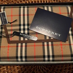 Burberry Organizer (authentic comes with box and tags)